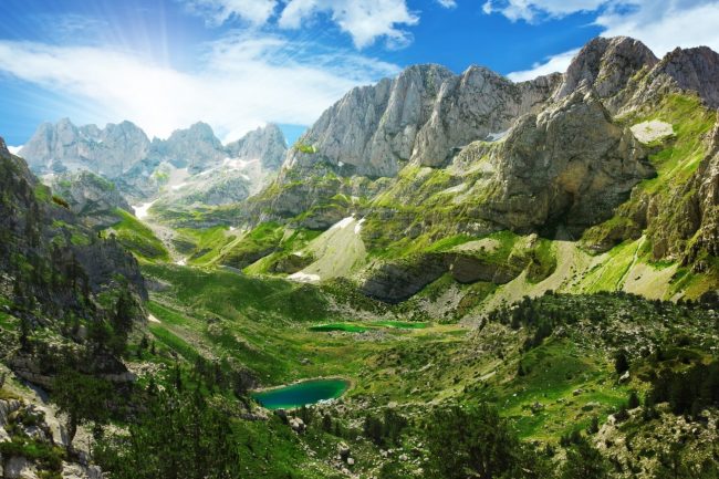 van-chuyen-hang-hoa-tu-noi-bao-di-Albania