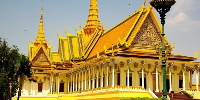 van-chuyen-hang-hoa-tu-san-bay-noi-bai-di-campuchia