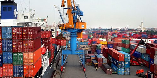 cang-nhan-hang-tu-tau