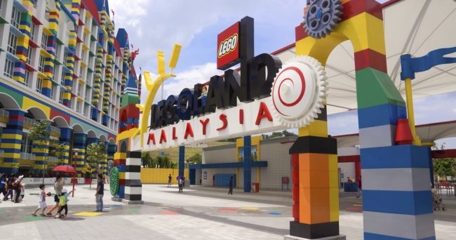 Xách tay thiết bị điện tử có tích điện và sản phẩm có từ trường từ Hồ Chí Minh sang Malaysia