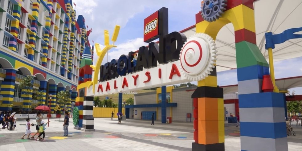 Xách tay thiết bị điện tử có tích điện và sản phẩm có từ trường từ Hồ Chí Minh sang Malaysia