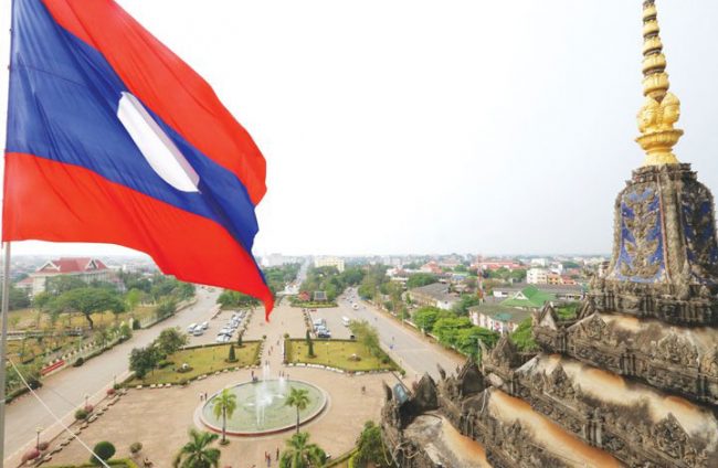 ve-may-bay-di-lao-600×375