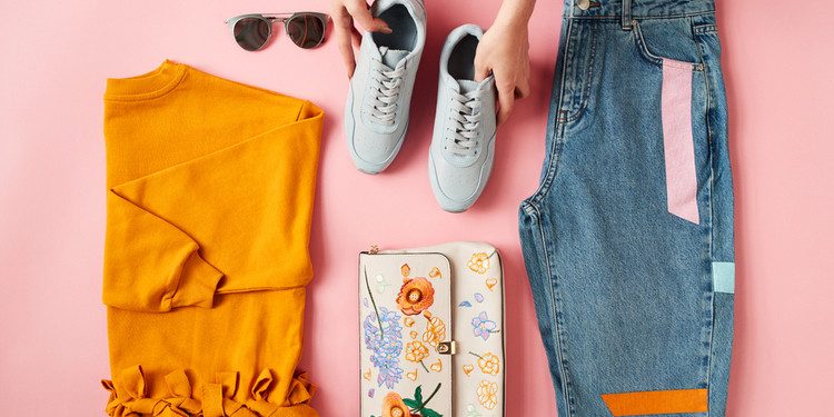 Chuyển phát nhanh mẫu quần áo sang Dubai Chuyển phát nhanh mẫu quần áo sang Dubai