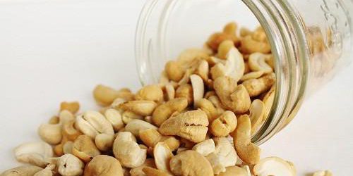 Gửi hạt điều rang muối làm quà đi Mỹ tặng cho người thân nhanh chóng, an toàn nhất