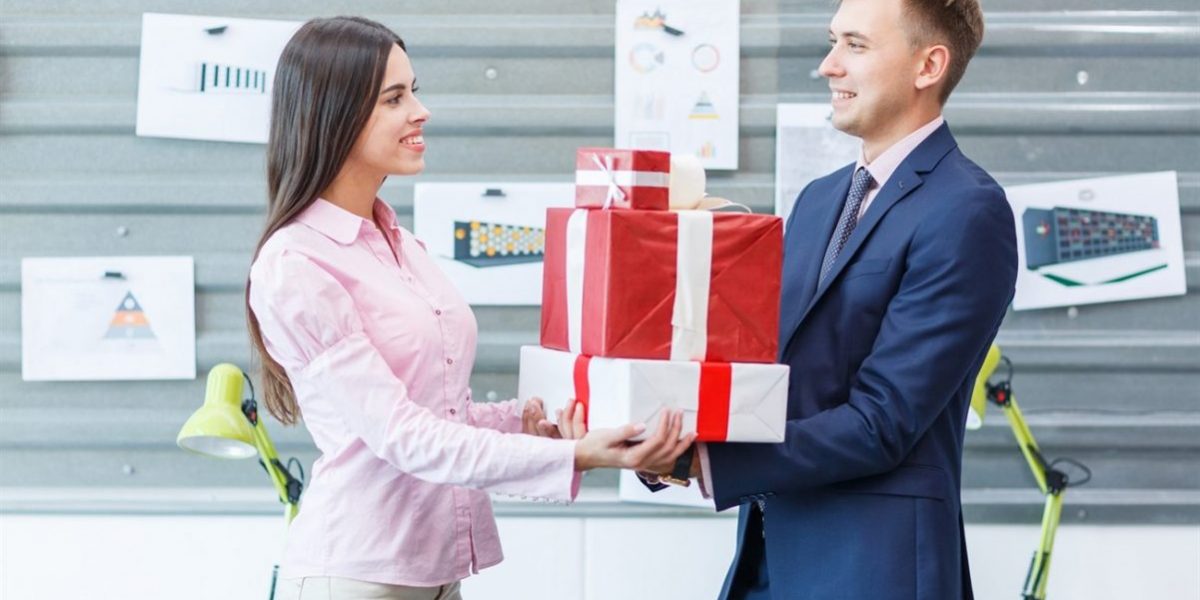 Chuyen-phat-nhanh-qua-tang-tu-Can-Tho-di-Ha-Noi-1-1201×800