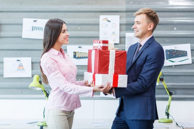 Chuyen-phat-nhanh-qua-tang-tu-Can-Tho-di-Ha-Noi-1-1201×800