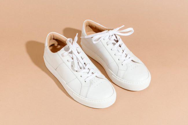 whitesneakers-2048px-4187