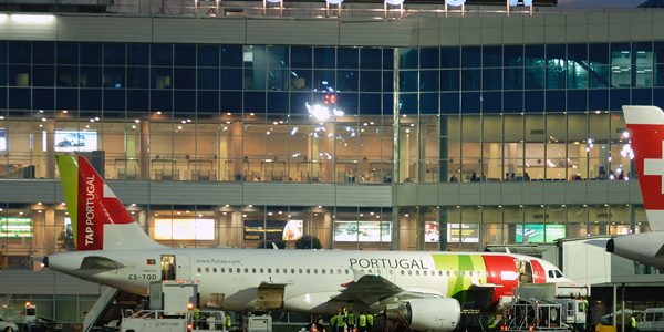 Vận chuyển hàng hóa nhanh chóng từ sân bay Tân Sân Nhất đến DME, Nga Vận chuyển hàng hóa nhanh chóng từ sân bay Tân Sân Nhất đến DME, Nga