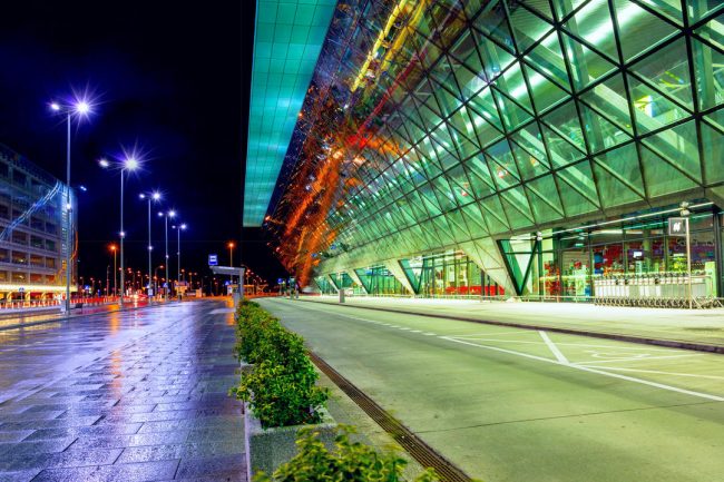 Vận chuyển thực phẩm khô từ sân bay Tân Sân Nhất đi sân bay KRK