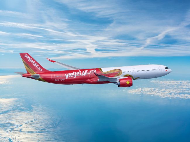 Cuối hè, giá vé máy bay hạ nhiệt Vietjet ký hợp tác tăng kết nối hàng không Việt - Lào