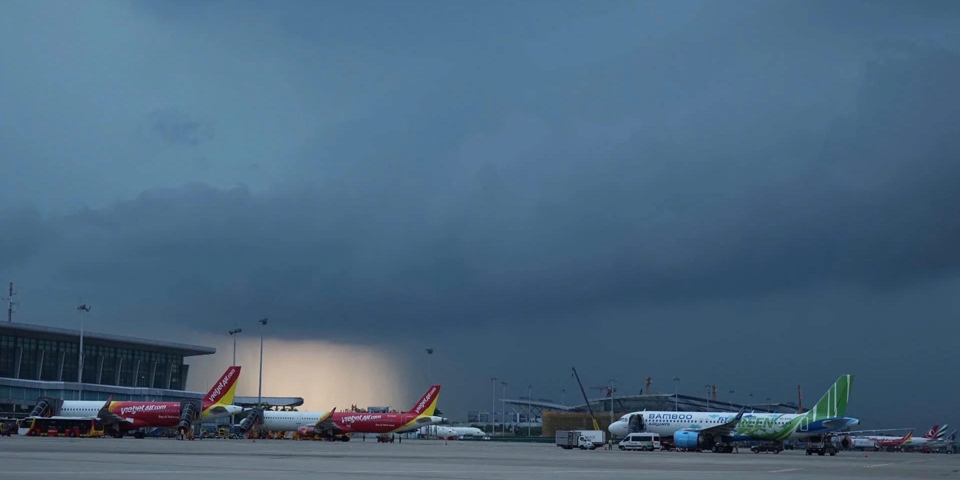 Công Tác Chuẩn Bị Của Sân Bay Trước Khi Bão Đến: An Toàn  Công Tác Chuẩn Bị Của Sân Bay Trước Khi Bão Đến: An Toàn