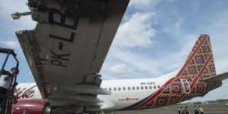 Sự cố hy hữu: Hai máy bay rụng cánh vì va phải nhau trên đường băng