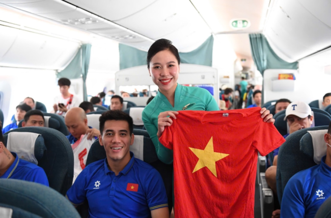 Hàng không tặng các cầu thủ đội tuyển bóng đá nam Việt Nam vé máy bay hạng Thương gia Hàng không tặng các cầu thủ đội tuyển bóng đá nam Việt Nam vé máy bay hạng Thương gia