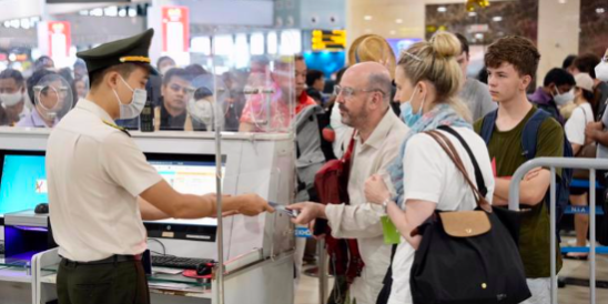 Làm thủ tục lên máy bay thuận tiện hơn nhờ VNeID Làm thủ tục lên máy bay thuận tiện hơn nhờ VNeID