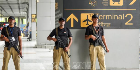 Ấn Độ mở cửa lại 32 sân bay sau khi đạt được lệnh ngừng bắn với Pakistan Ấn Độ mở cửa lại 32 sân bay sau khi đạt được lệnh ngừng bắn với Pakistan