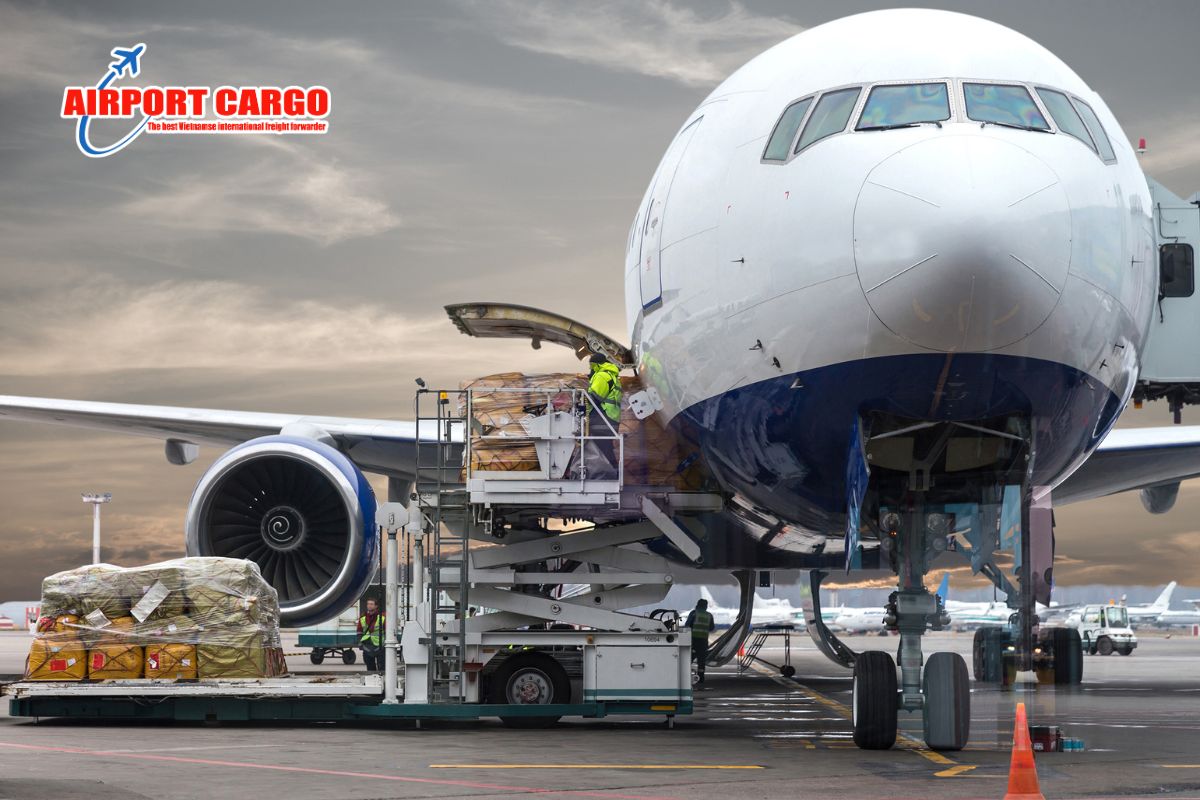 Tại sao hàng hóa phải được chuẩn bị trước giờ máy bay cất cánh rất lâu? Tại sao hàng hóa phải được chuẩn bị trước giờ máy bay cất cánh rất lâu?