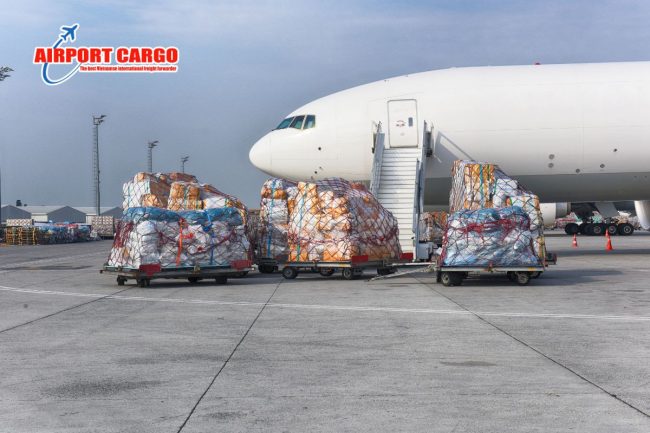 Tại sao hàng hóa phải được chuẩn bị trước giờ máy bay cất cánh rất lâu?