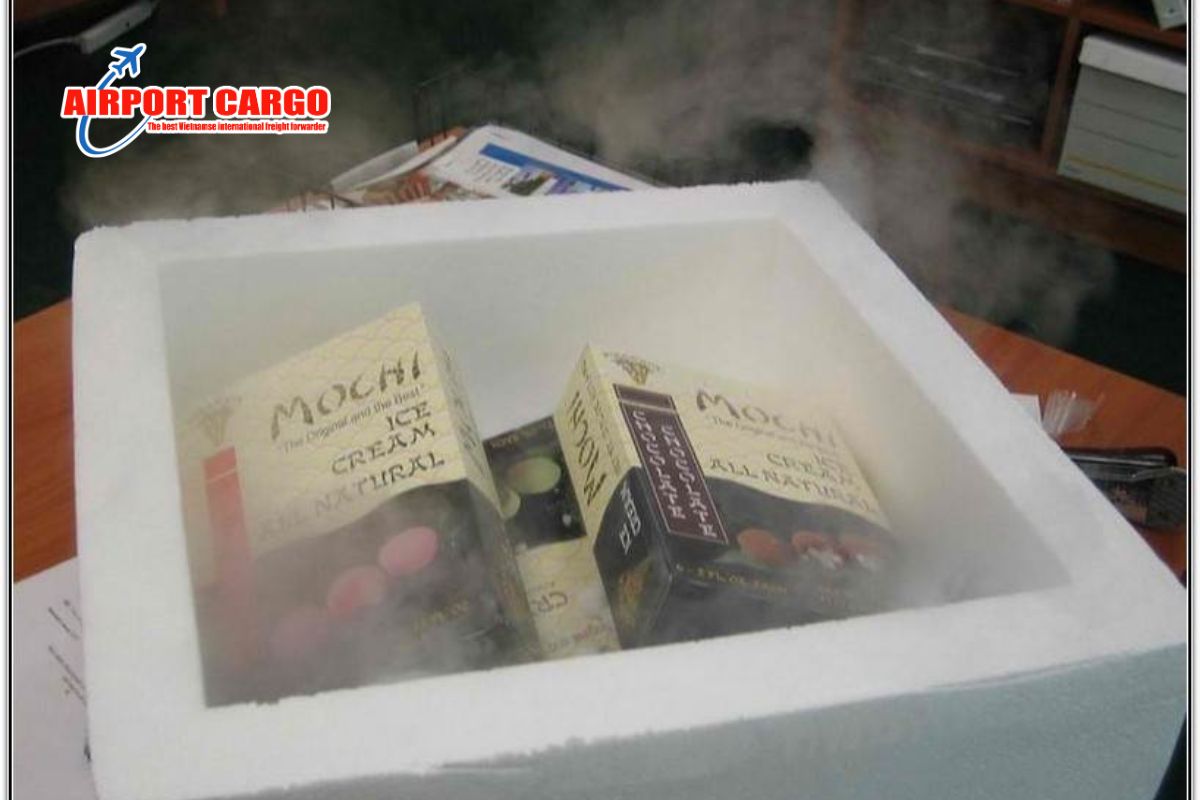 Hàng thực phẩm được bảo quản thế nào trước khi lên máy bay?